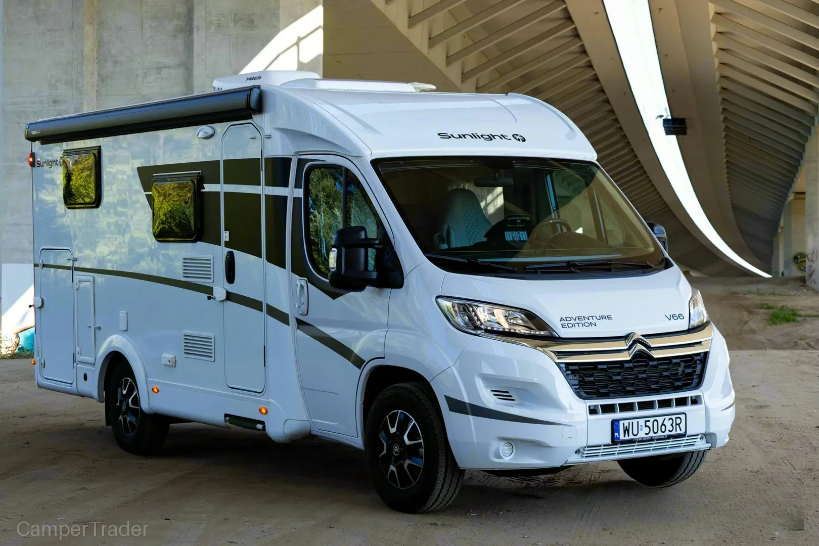 2022 Sunlight V66
